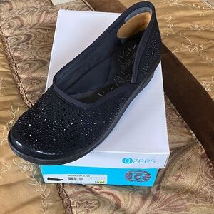 Bzees Women's Sparkling Black Loafers